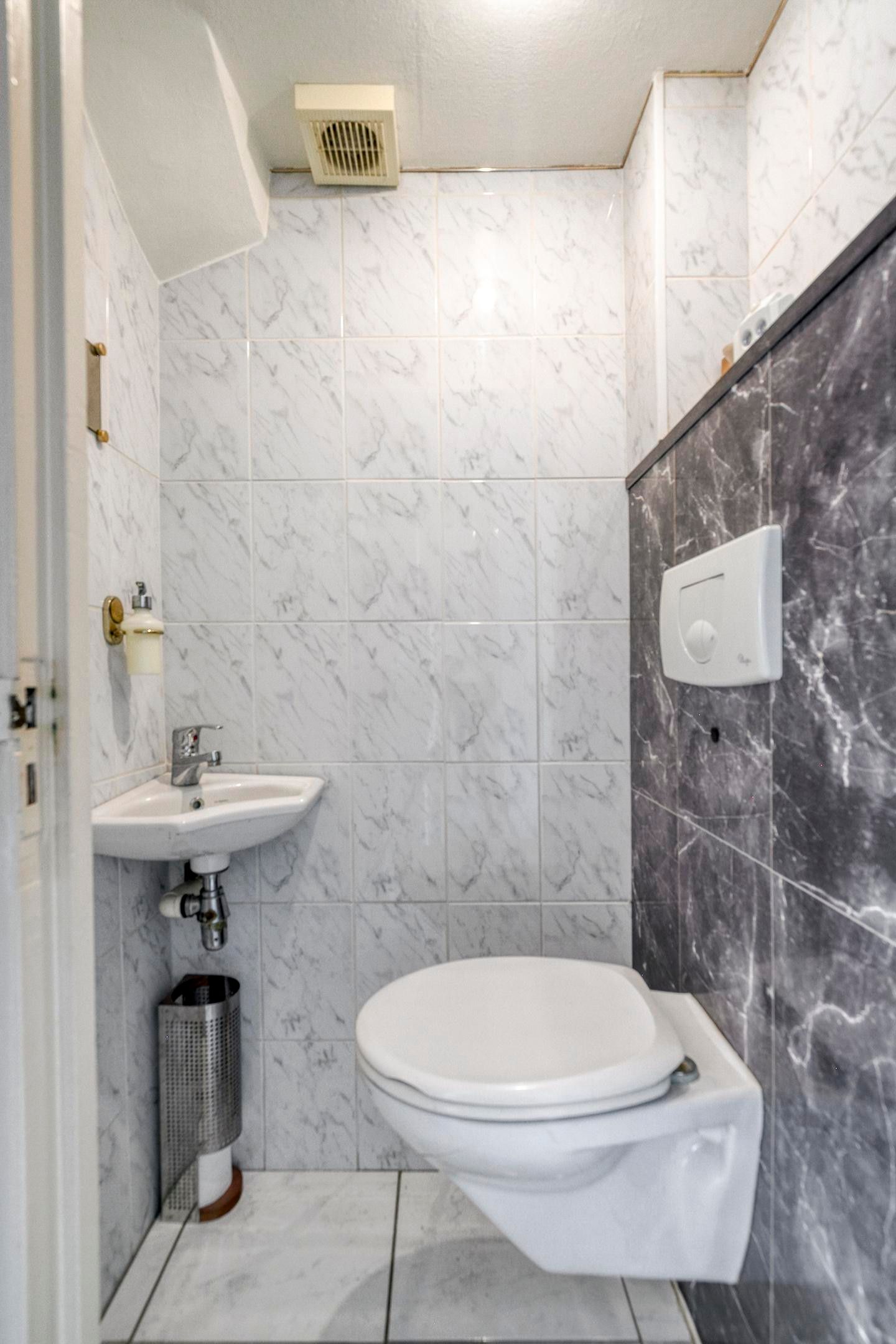 Foto 15 van Oranjeboomstraat 11