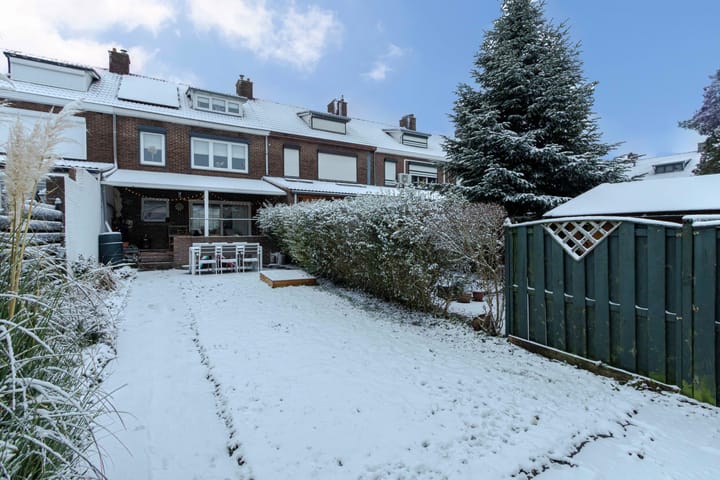 Photo 2 of Bredastraat 11