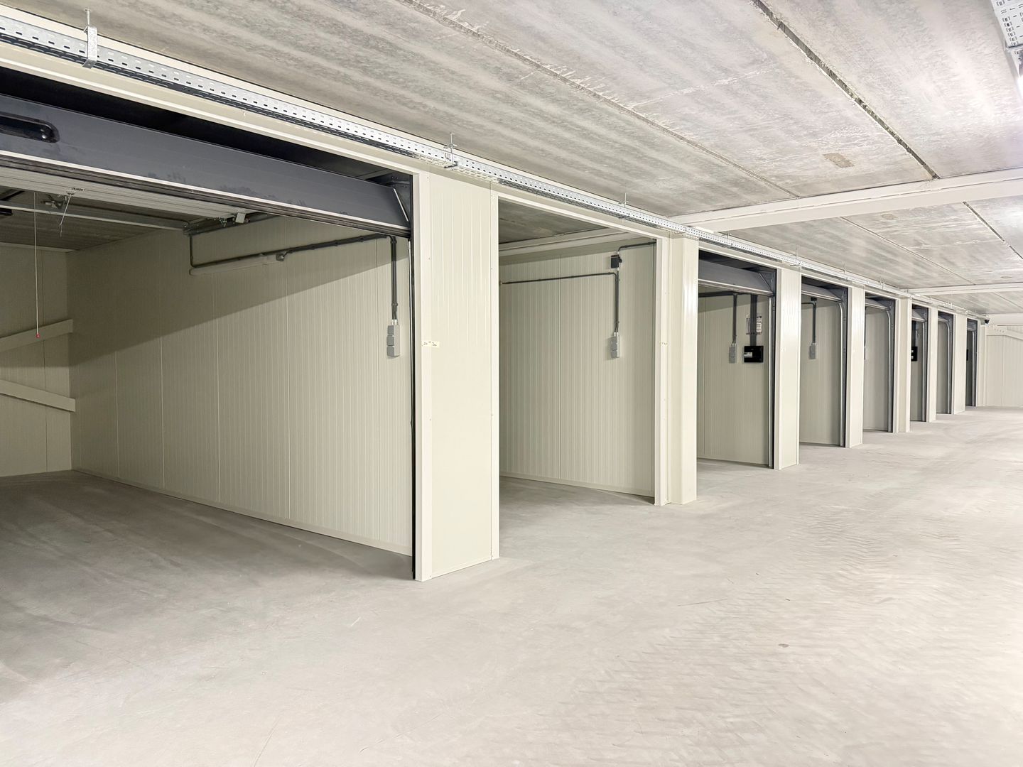 View photo 1 of Steur 258