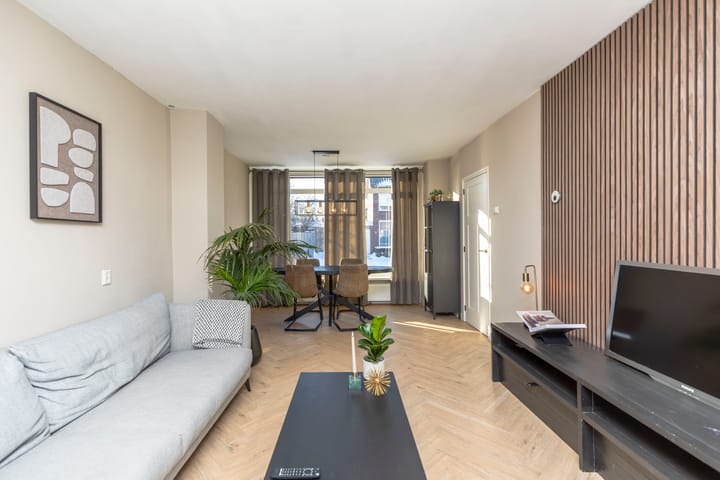 Photo 2 of Van Kinschotstraat 27