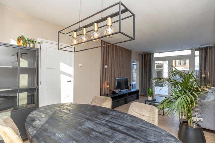 Photo 9 of Van Kinschotstraat 27