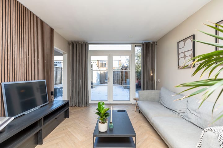 Photo 11 of Van Kinschotstraat 27