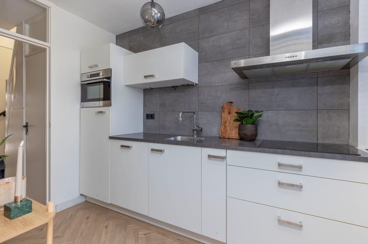 Photo 16 of Van Kinschotstraat 27