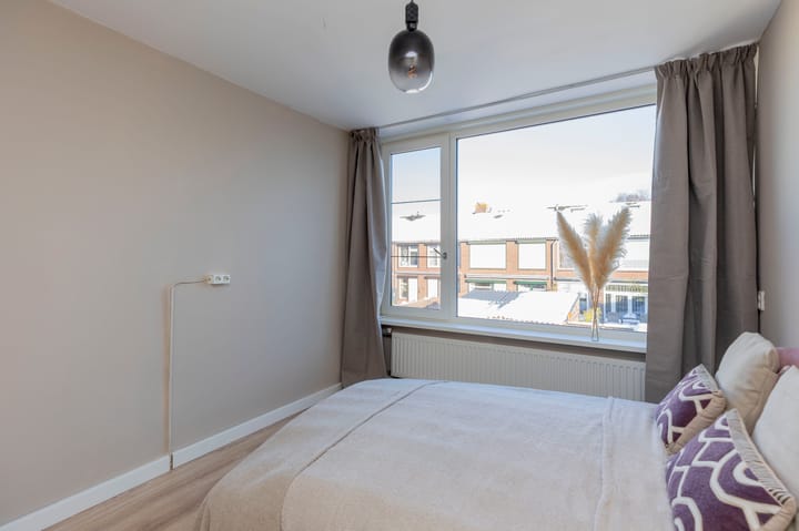 Photo 23 of Van Kinschotstraat 27