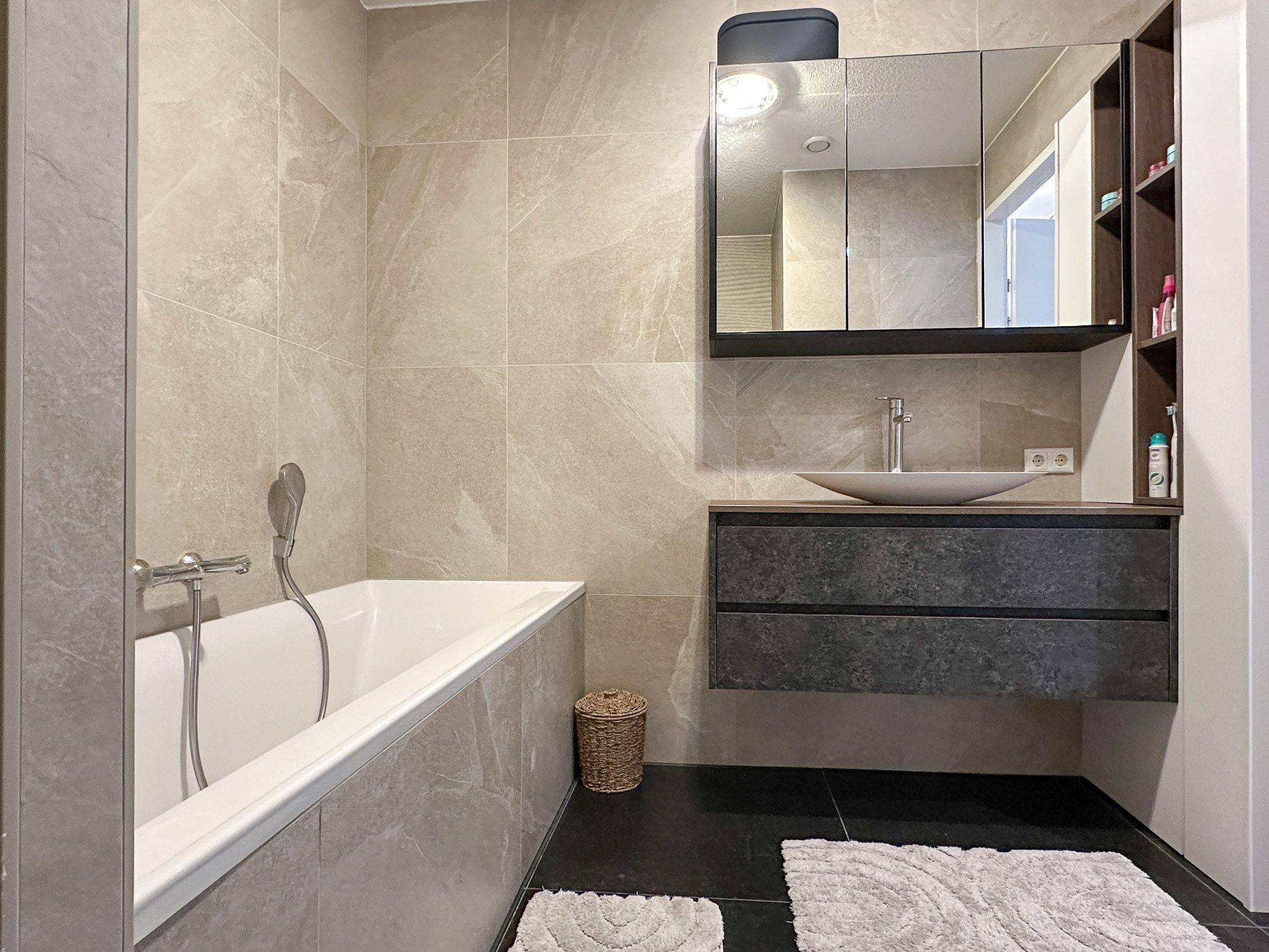 Foto 15 van Madridstraat 90-K