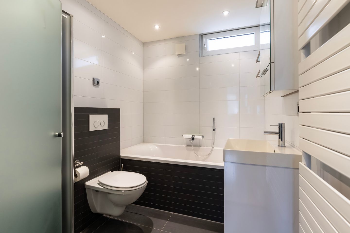 Photo 25 of Van Brerostraat 2