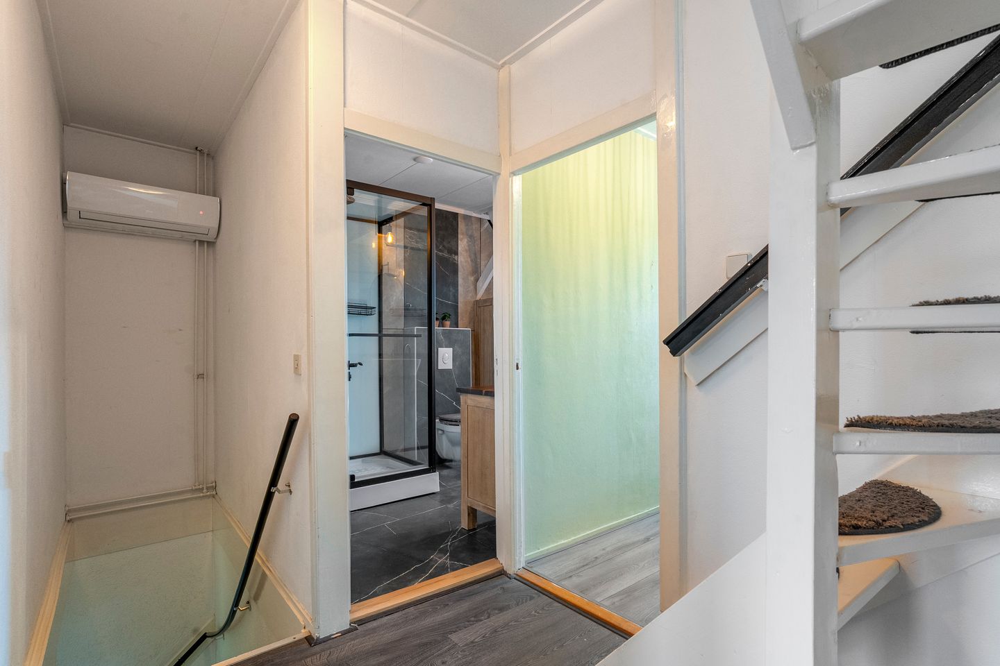 Photo 20 of Wethouder E. van Dronkelaarplein 8