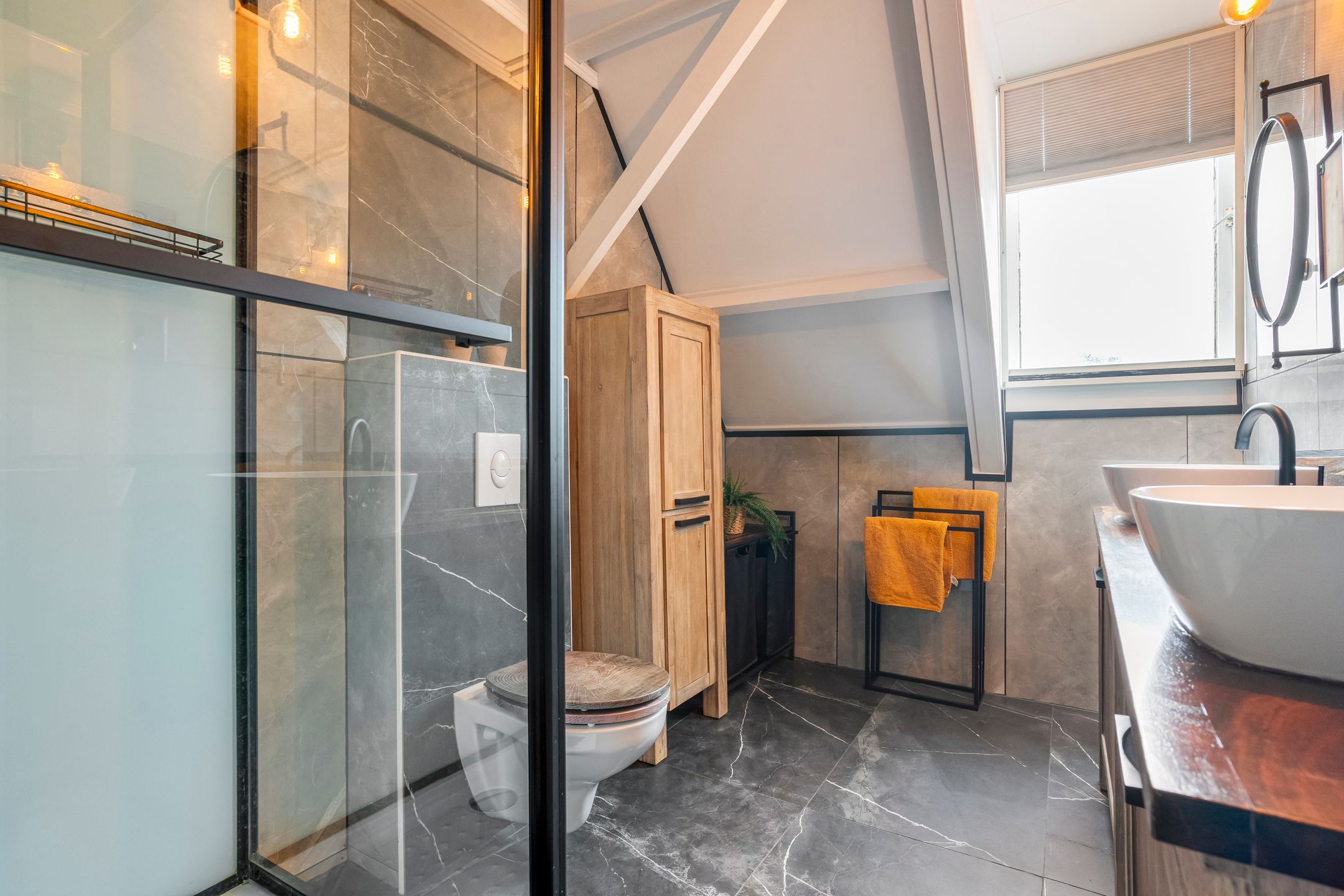 Photo 3 of Wethouder E. van Dronkelaarplein 8