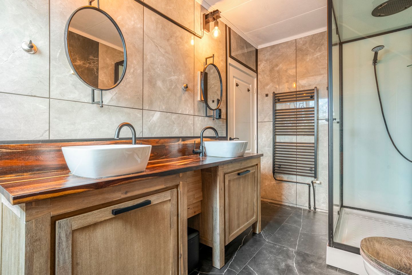 Photo 25 of Wethouder E. van Dronkelaarplein 8