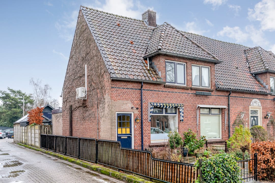 Photo 37 of Wethouder E. van Dronkelaarplein 8