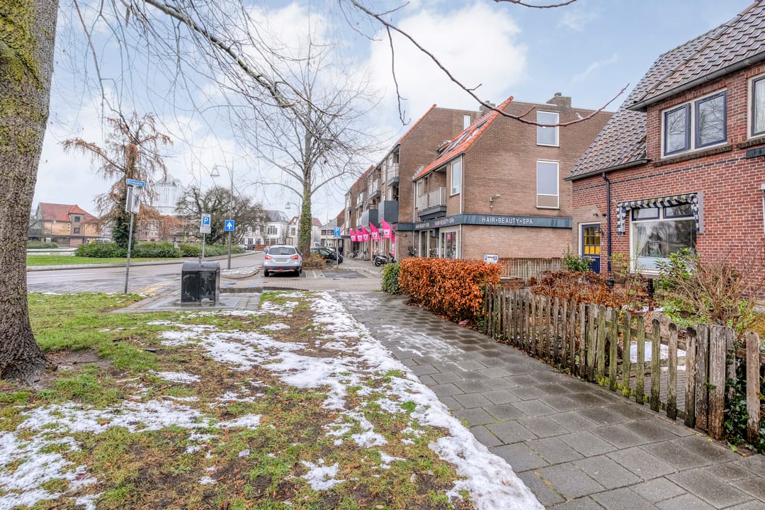 Photo 38 of Wethouder E. van Dronkelaarplein 8