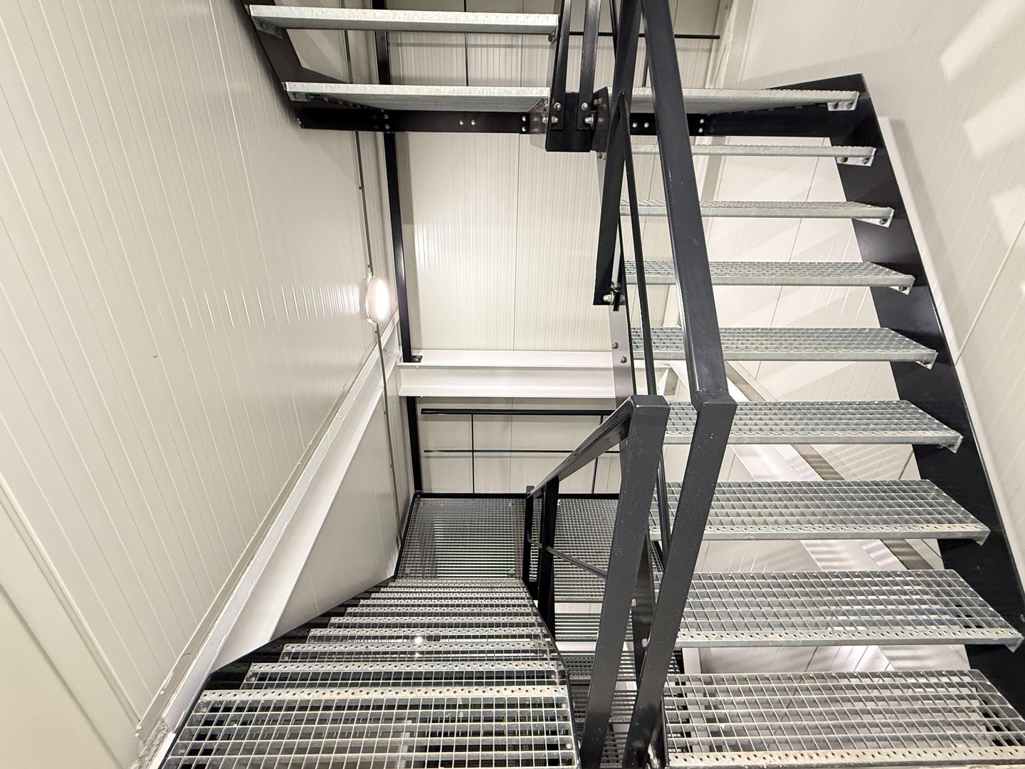 View photo 4 of Steur 342