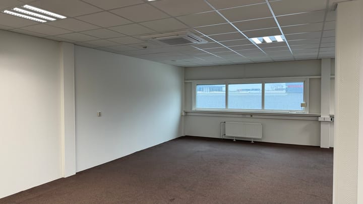 Zadelmakerstraat 64, Velserbroek