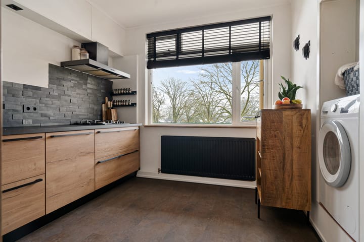 Photo 5 of Vogelwikke 91