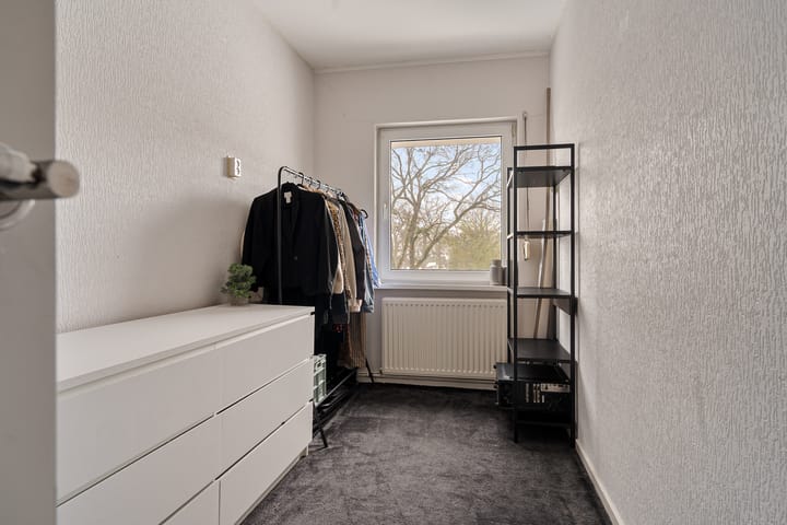 Photo 39 of Vogelwikke 91