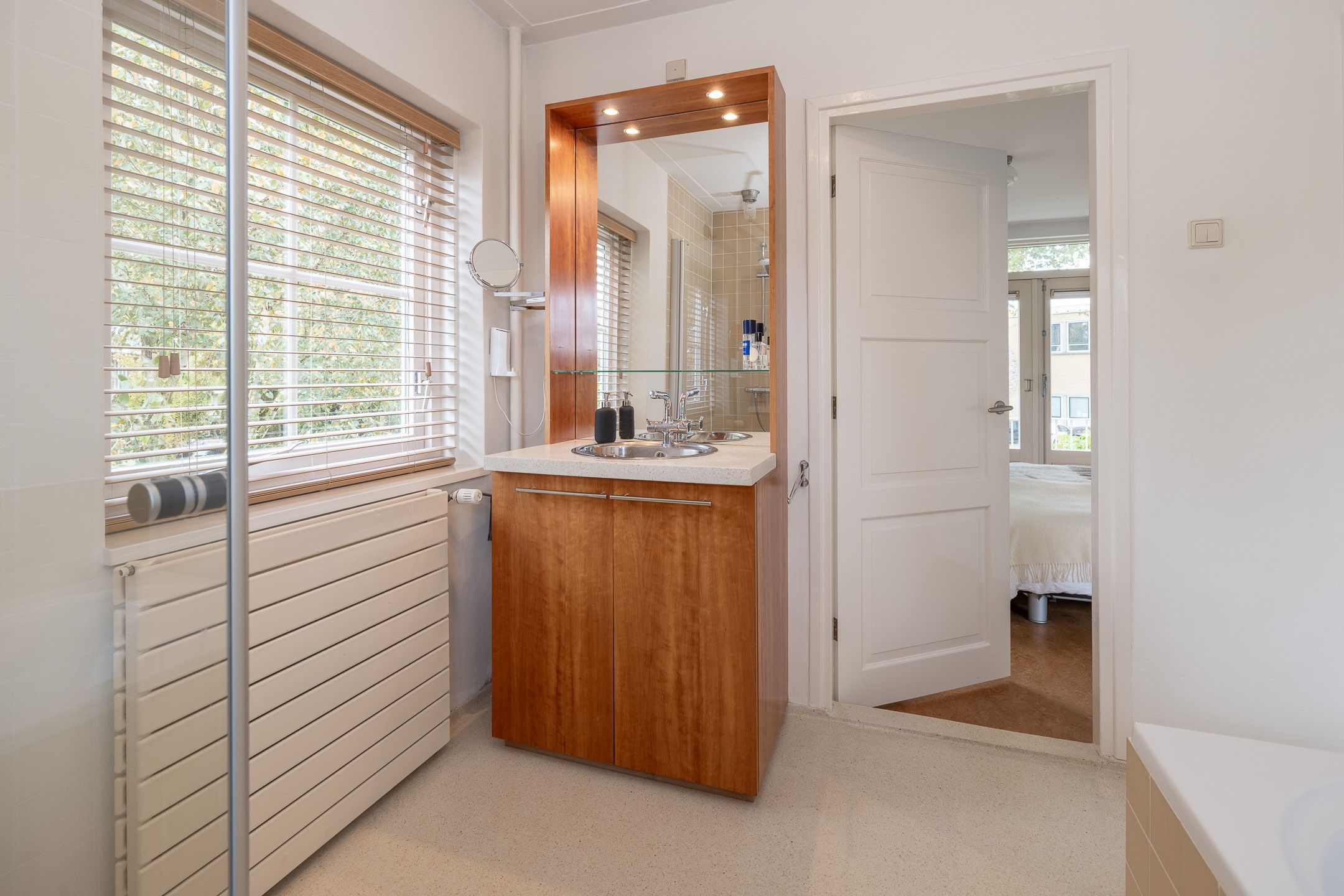 Photo 24 of van der Helstlaan 87