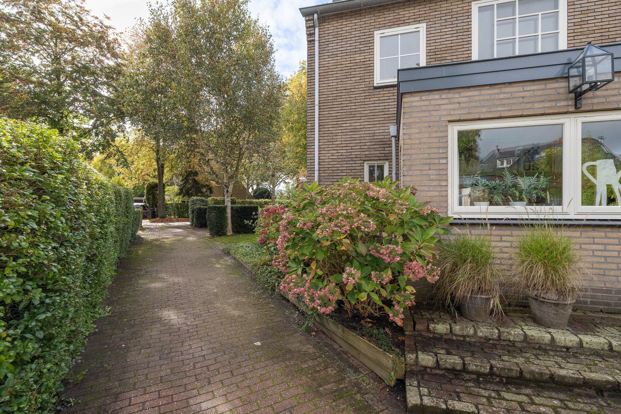 Photo 42 of van der Helstlaan 87