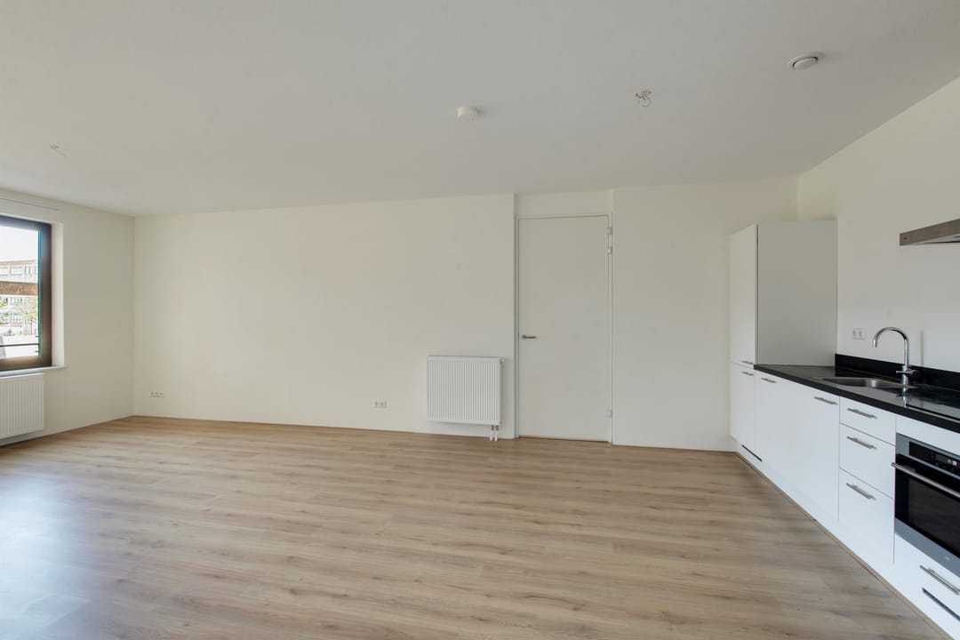 Photo 11 of Bert Haanstrakade 692