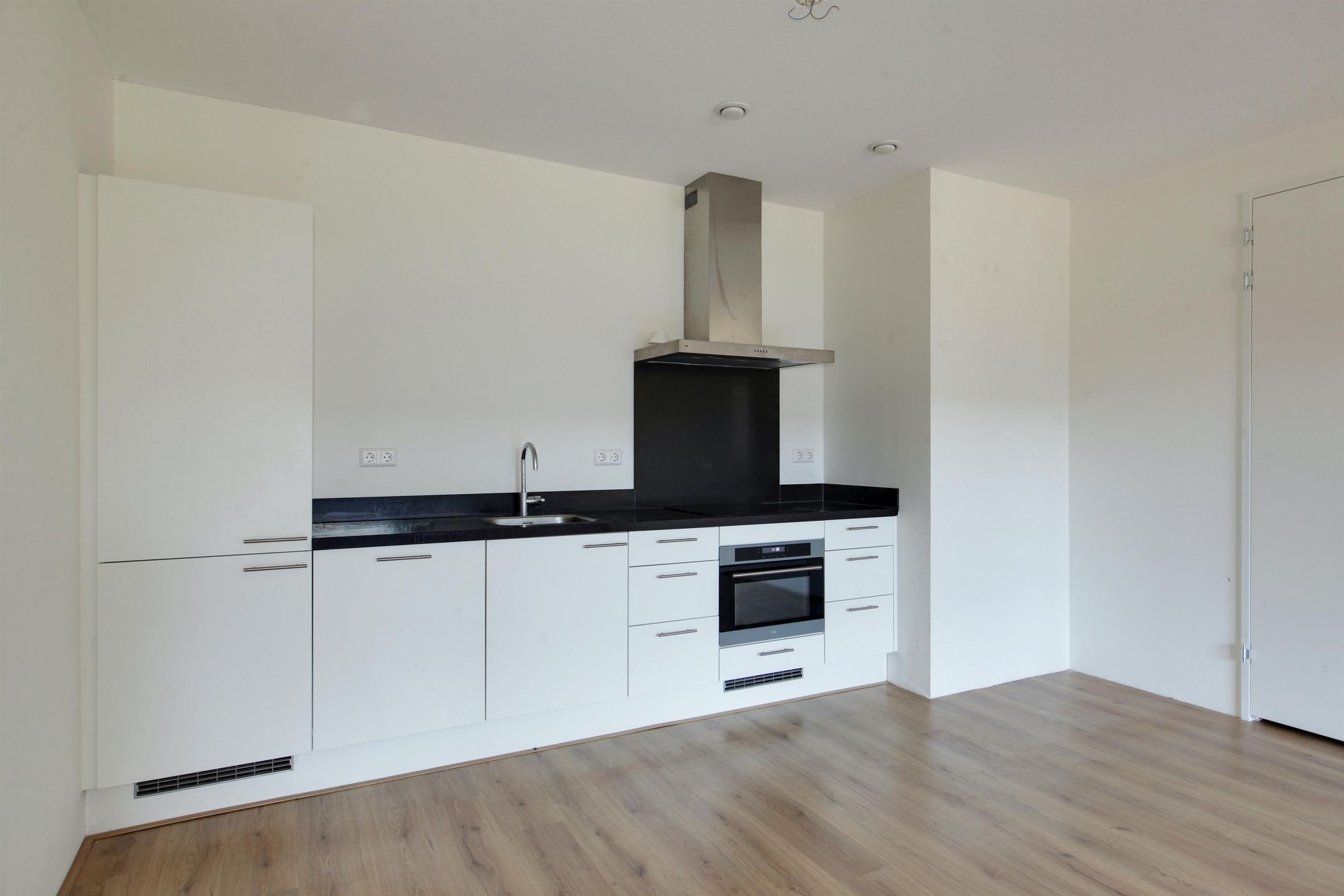 Photo 12 of Bert Haanstrakade 692