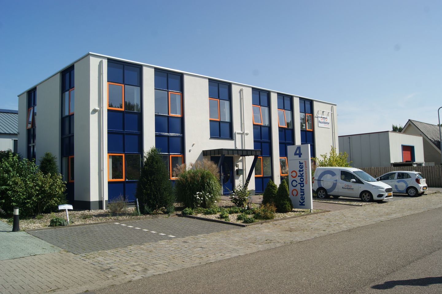 Bekijk foto 1 van Bedrijvenweg 4