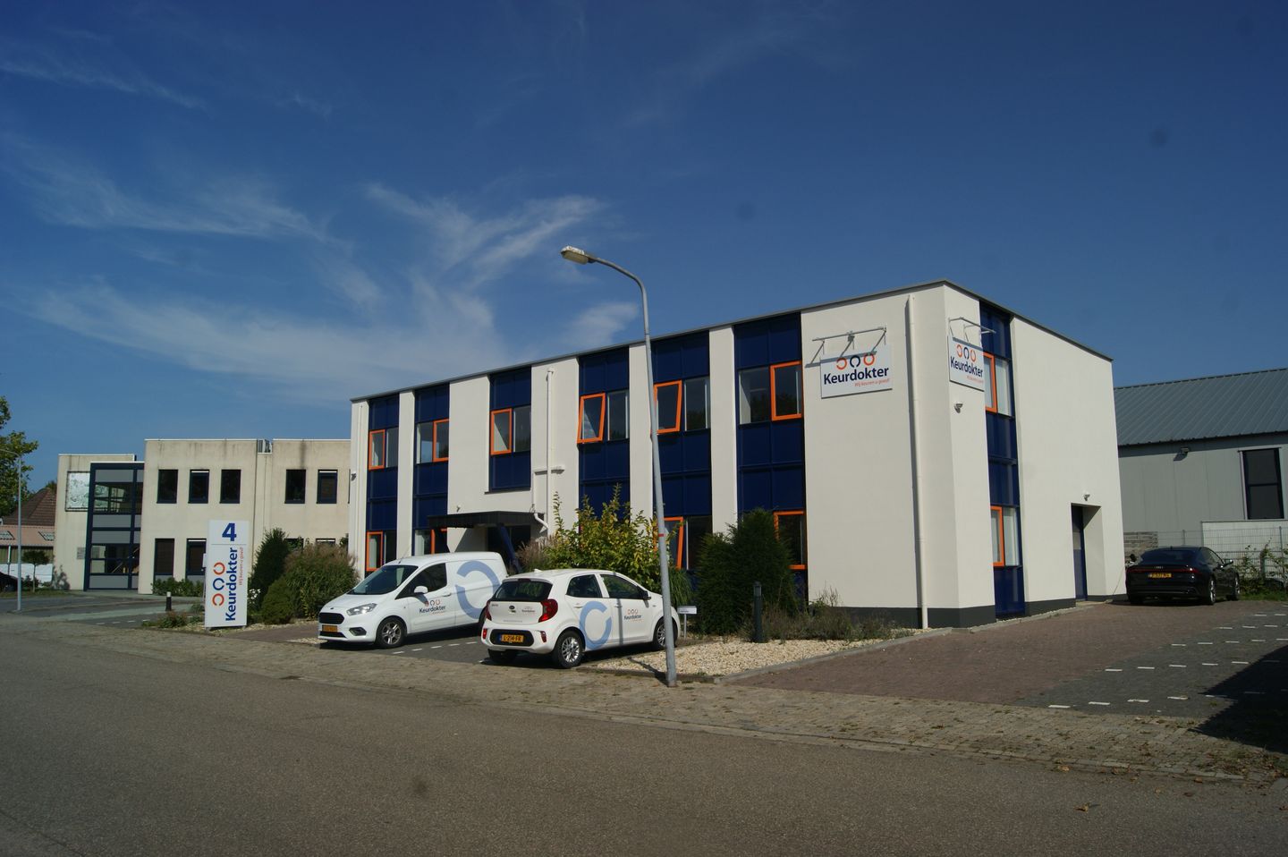 Bekijk foto 2 van Bedrijvenweg 4