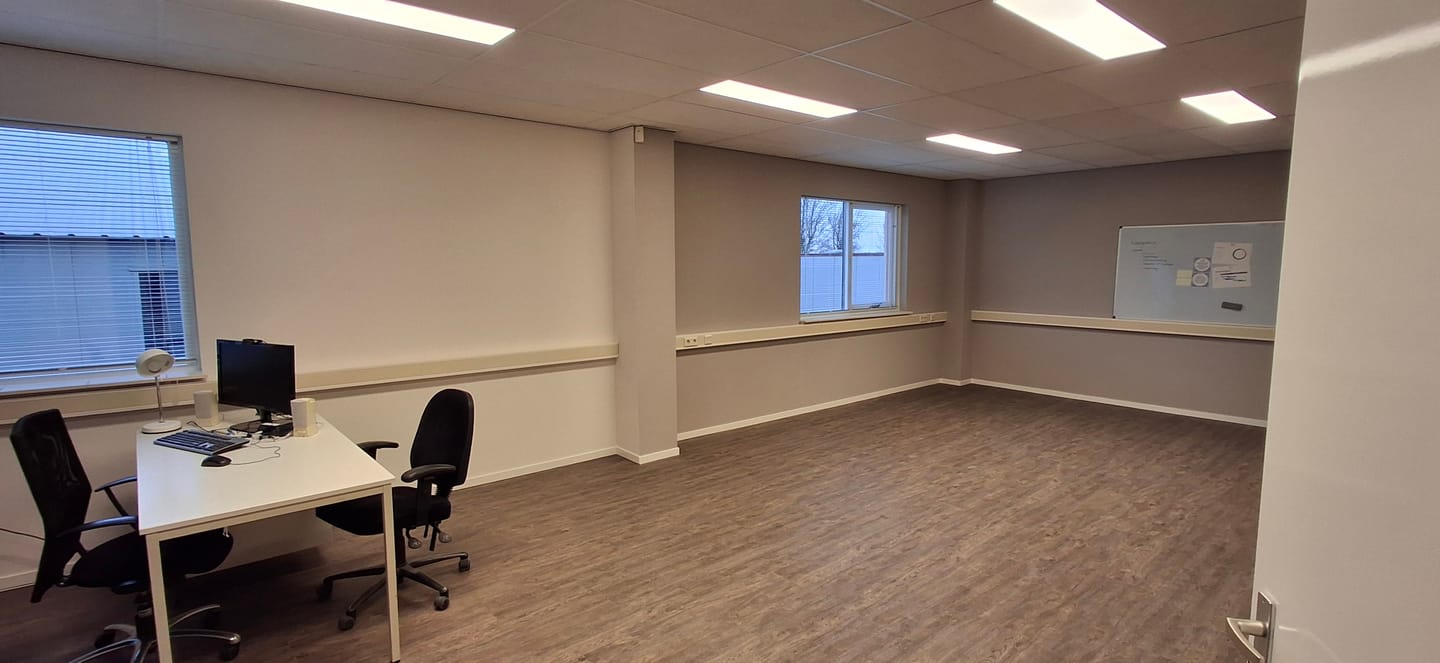 Bekijk foto 3 van Bedrijvenweg 4