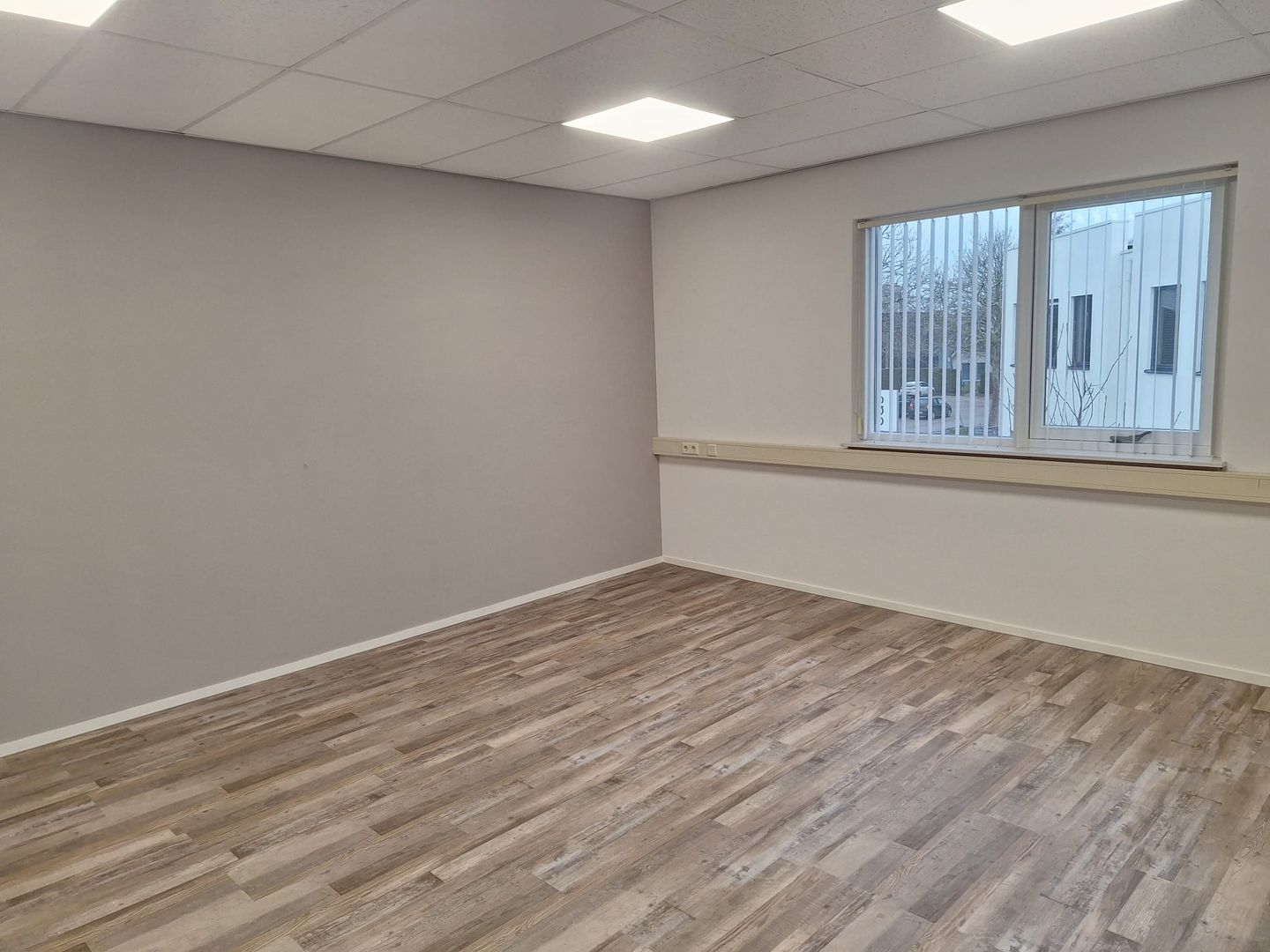 Bekijk foto 4 van Bedrijvenweg 4