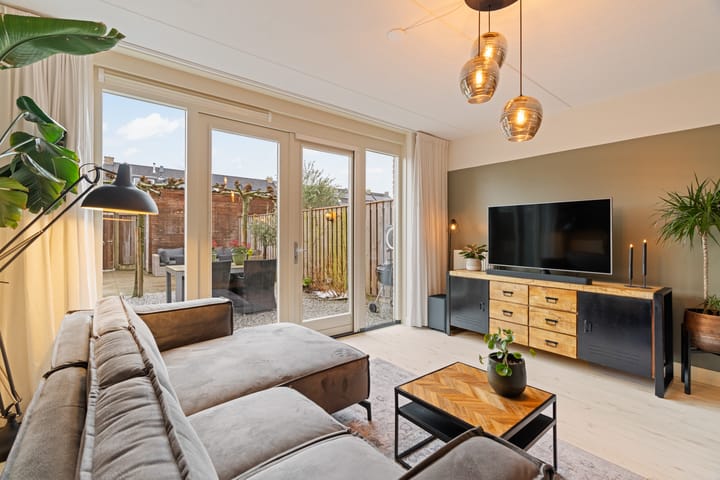 Foto 14 van Pioenroos 18