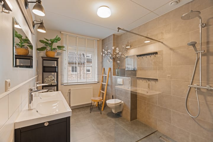 Foto 24 van Pioenroos 18