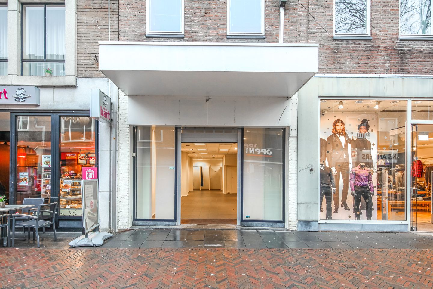 View photo 2 of Waterstraat 84