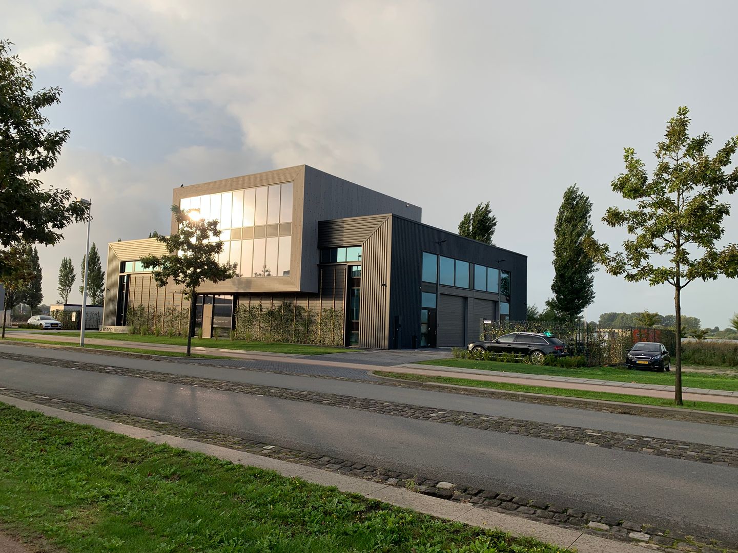 Bekijk foto 3 van De Heldinnenlaan 204