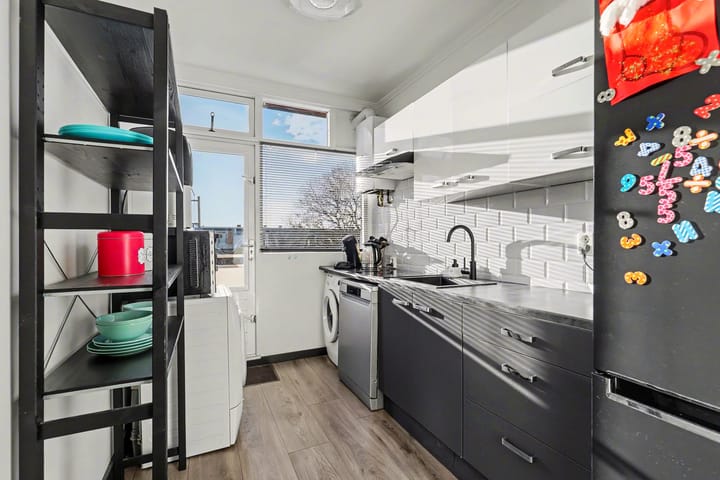 Photo 4 of Van Anrooystraat 155