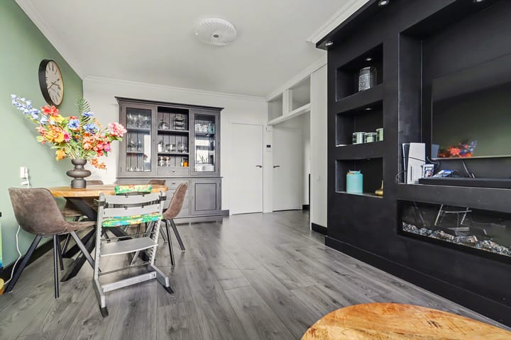 Foto 8 van Van Anrooystraat 155