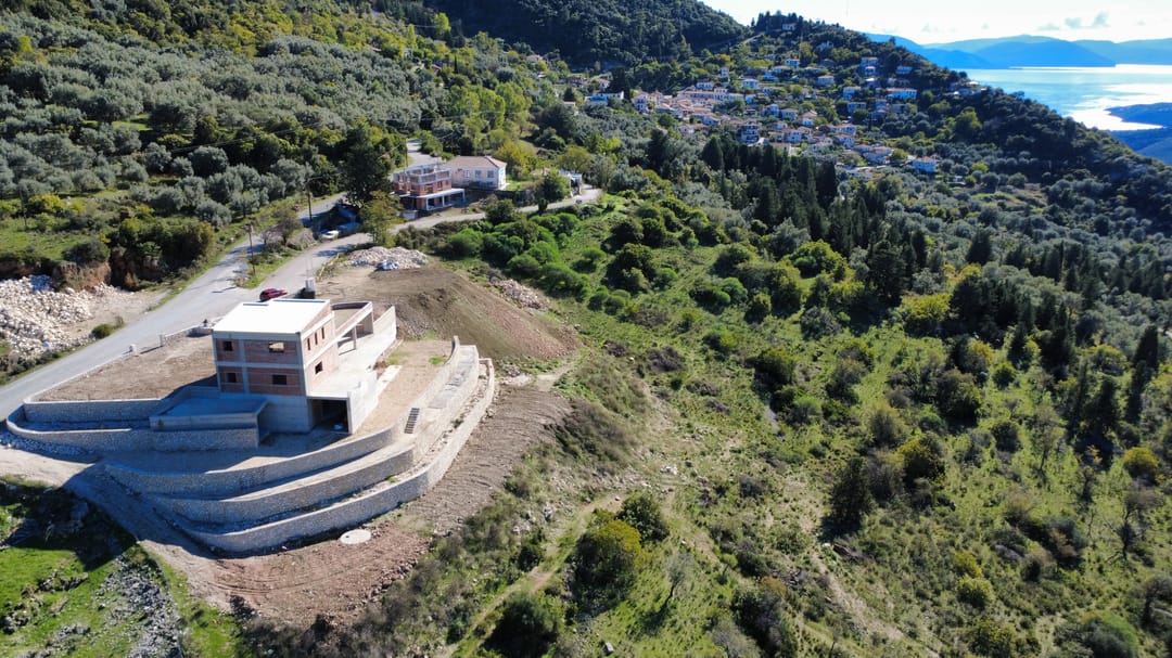 Foto 1 van Eparchiaki Odos Porou 0-ong