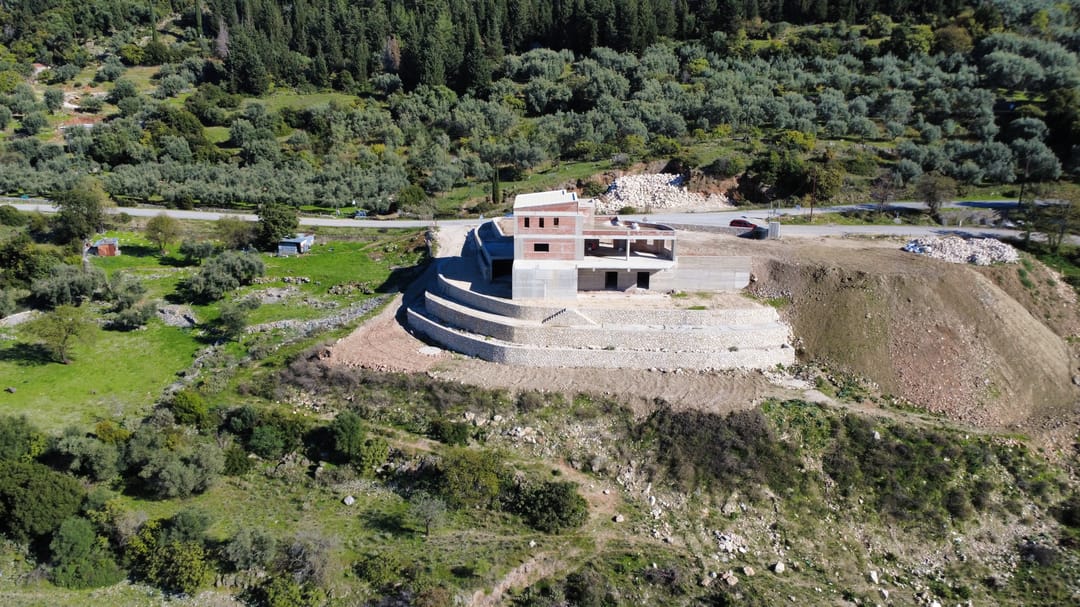 Foto 2 van Eparchiaki Odos Porou 0-ong