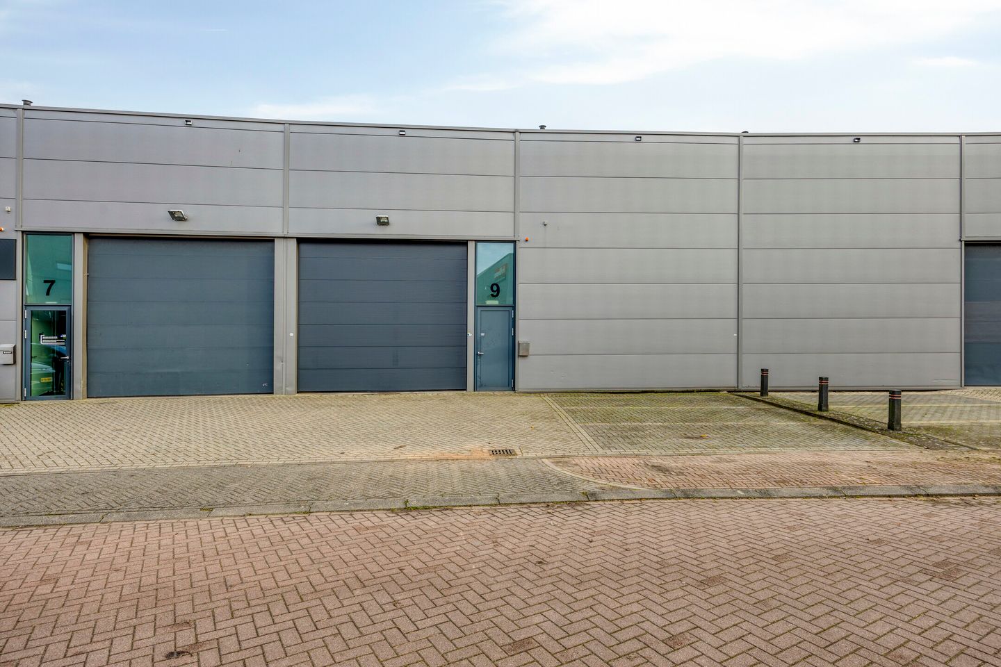 View photo 2 of Van Coulsterweg 9