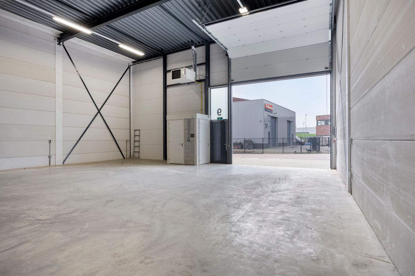 View photo 4 of Van Coulsterweg 9