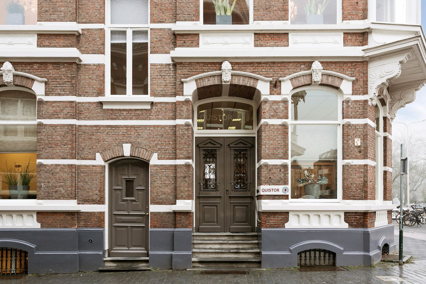 View photo 2 of Steenbergsestraat 49