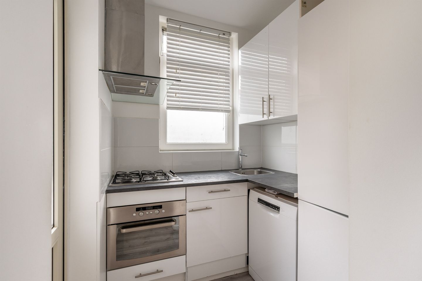 Photo 5 of Van Marumstraat 15-B