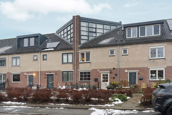 Photo 2 of Count Basiestraat 44