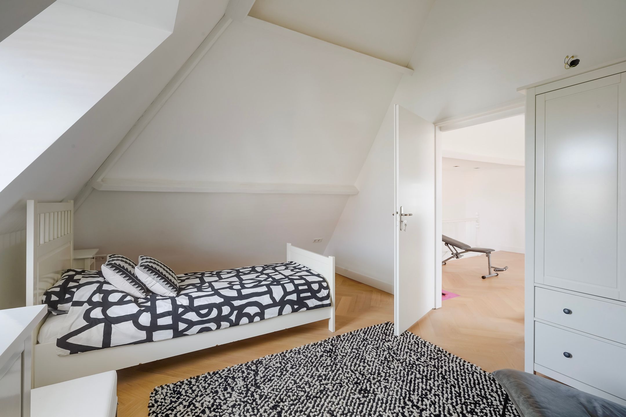 Foto 42 van De Perponcherstraat 136