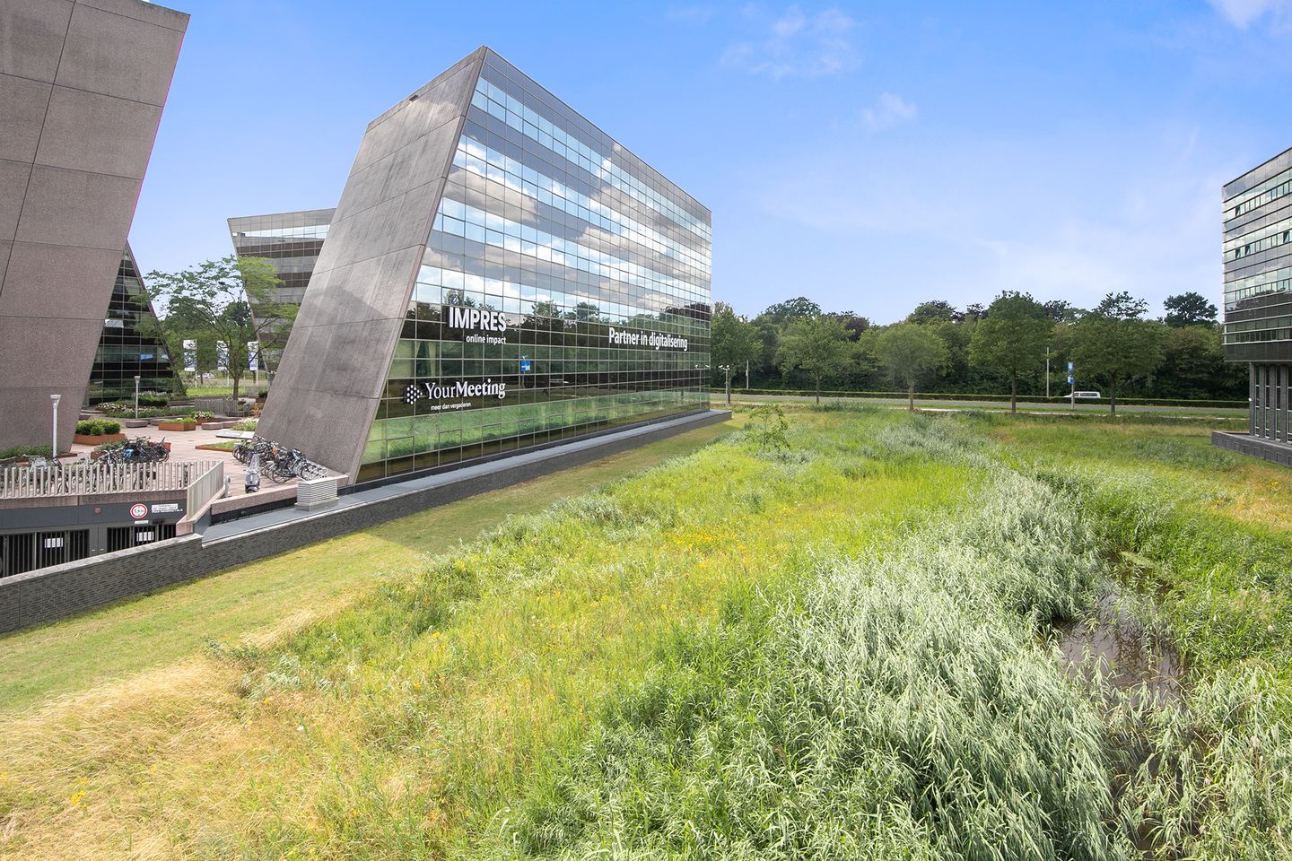 View photo 2 of Dokter van Deenweg 162