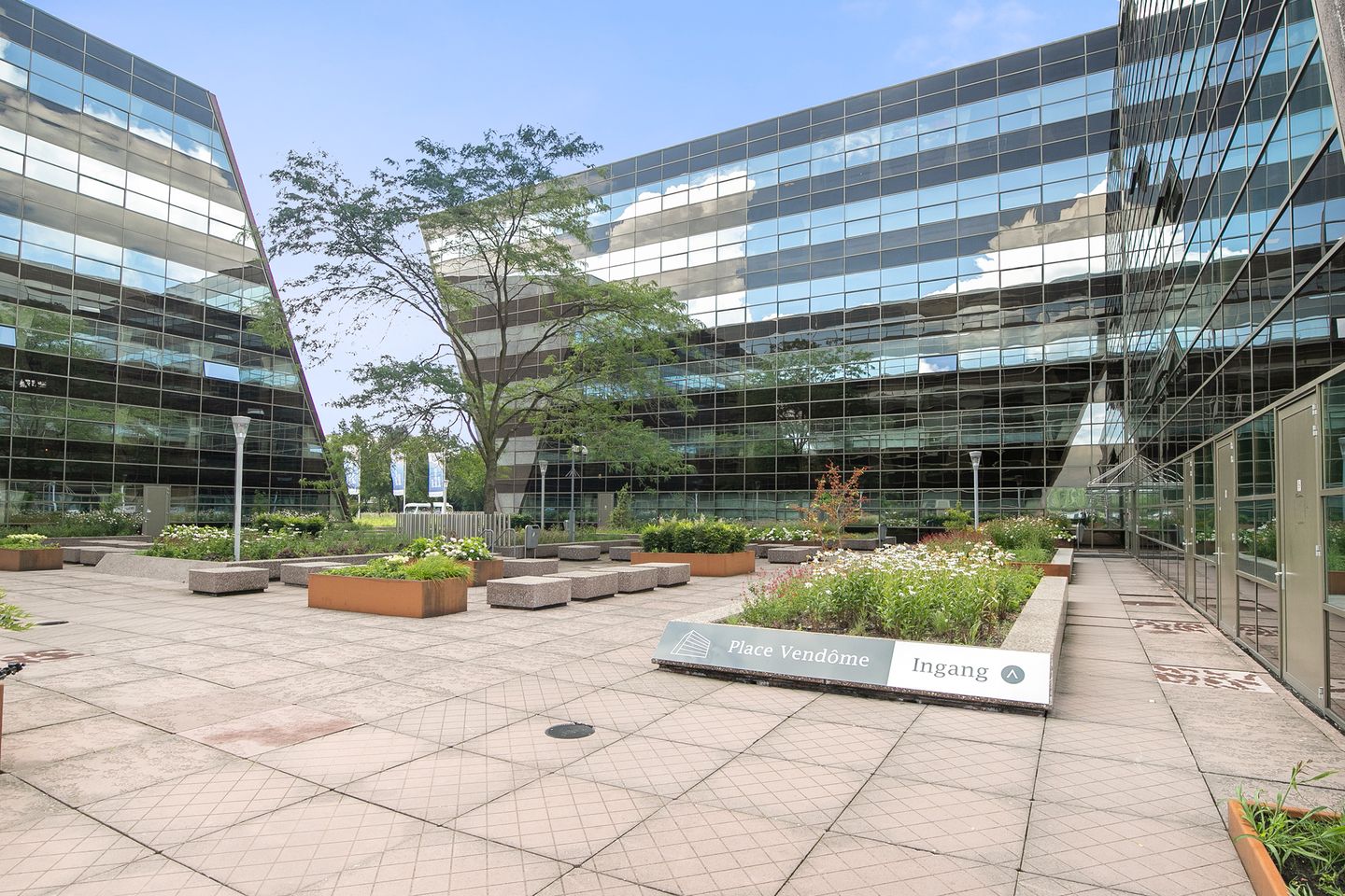 View photo 3 of Dokter van Deenweg 162