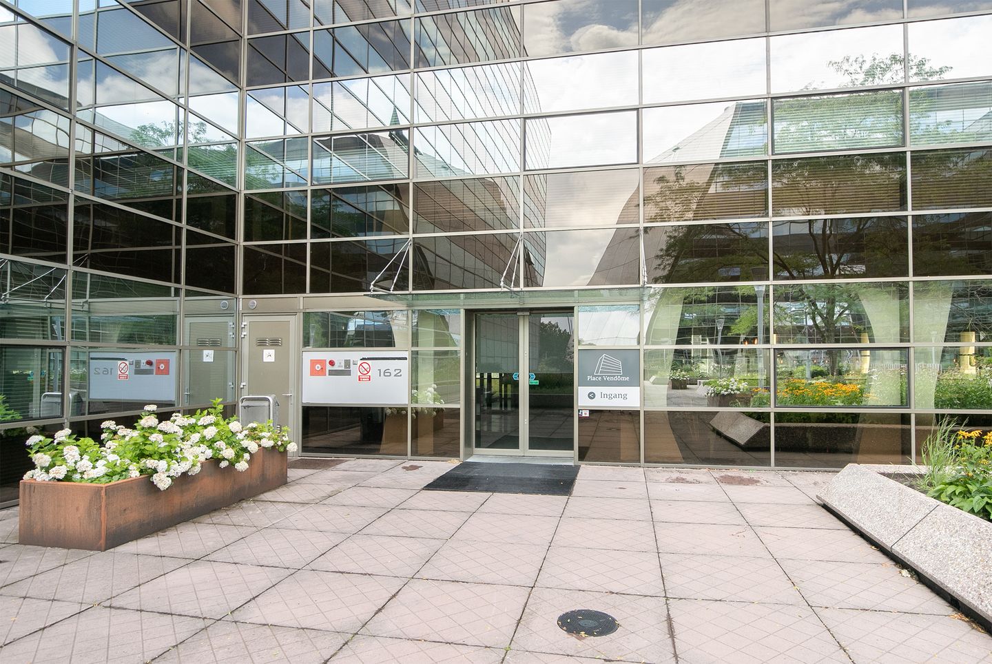 View photo 4 of Dokter van Deenweg 162