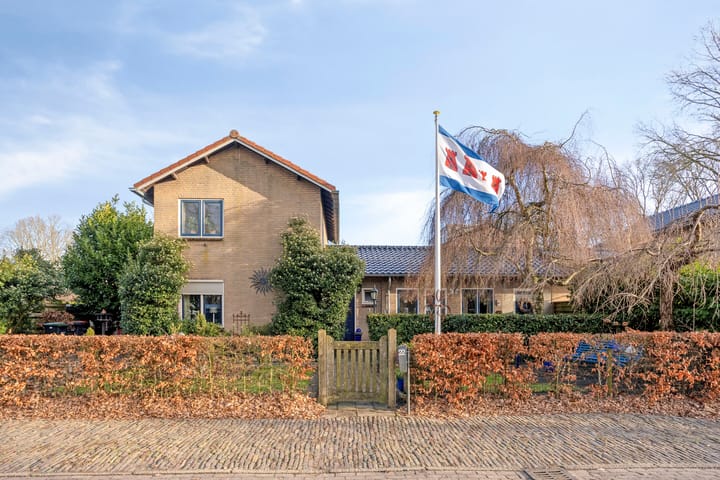 Photo 2 of Middenlaan 22