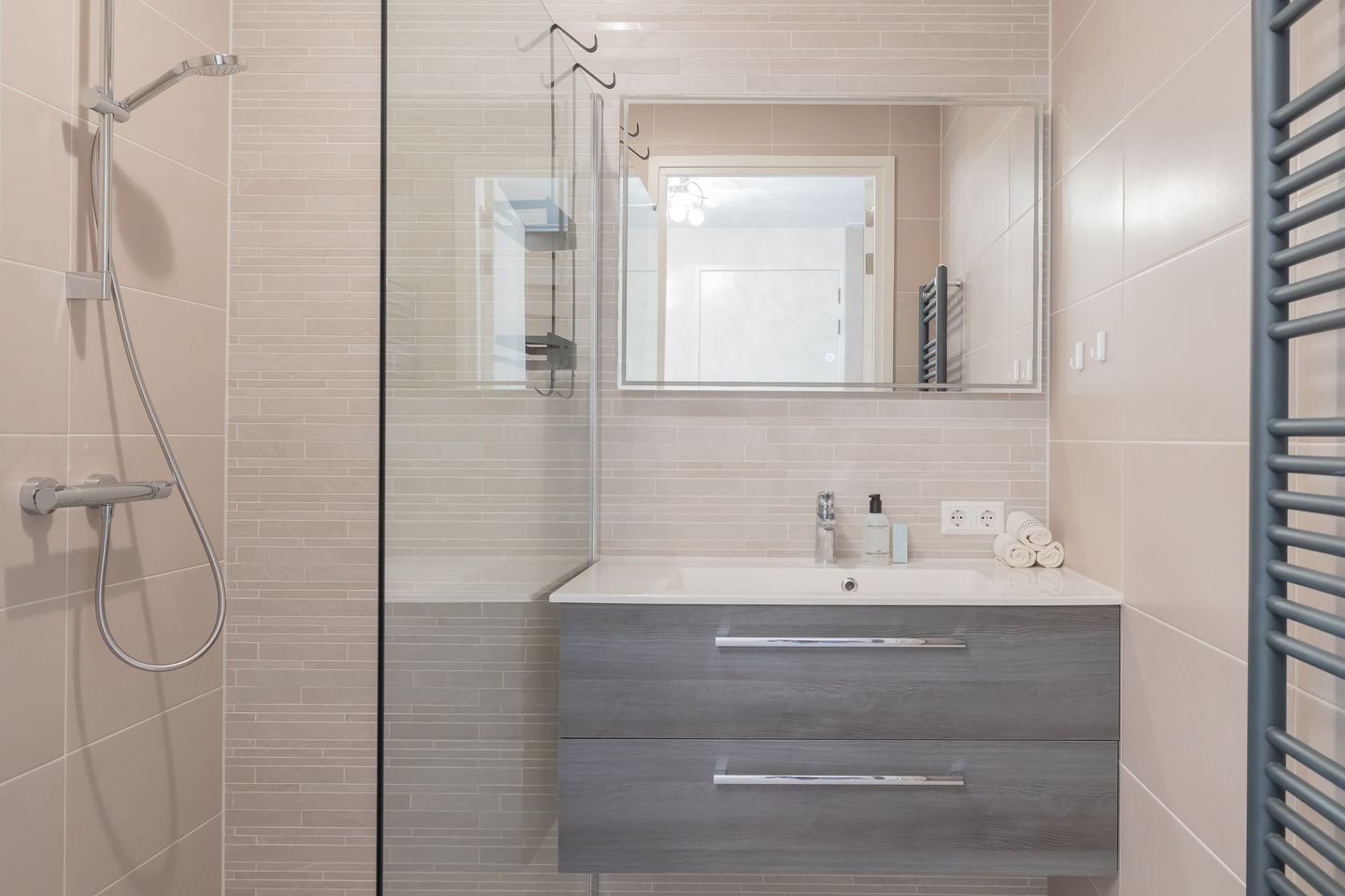 Photo 29 of Prof. R. Casimirstraat 34-A