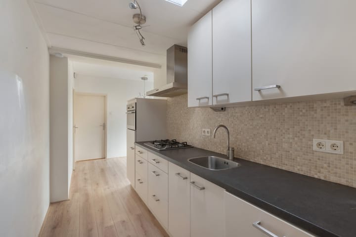 Photo 4 of Engwerd 15