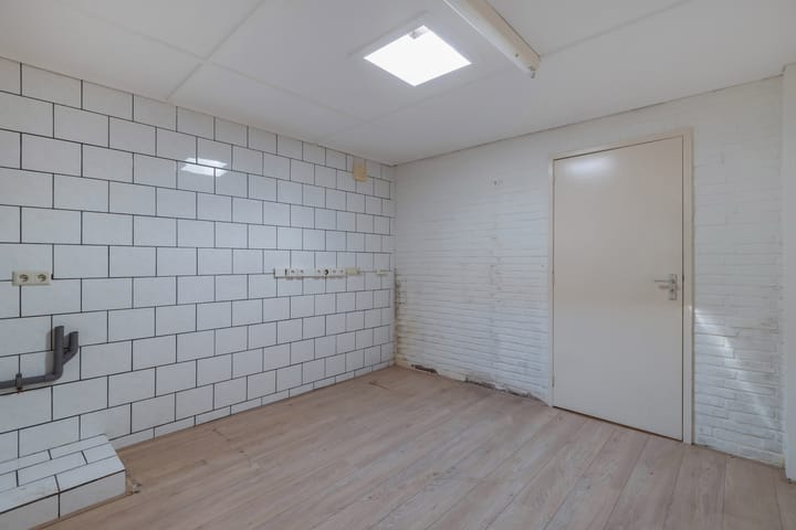 Photo 36 of Engwerd 15