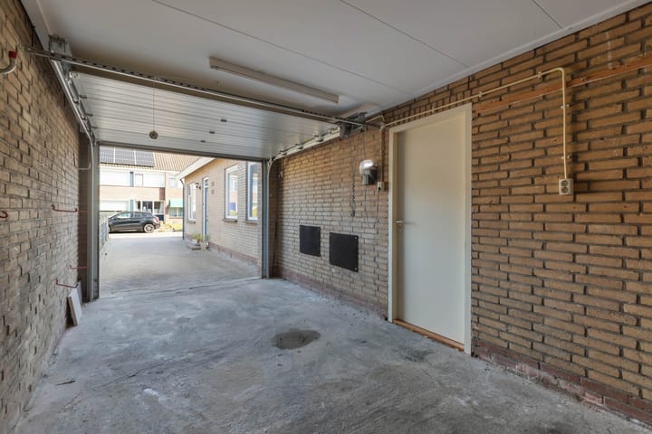 Photo 41 of Engwerd 15