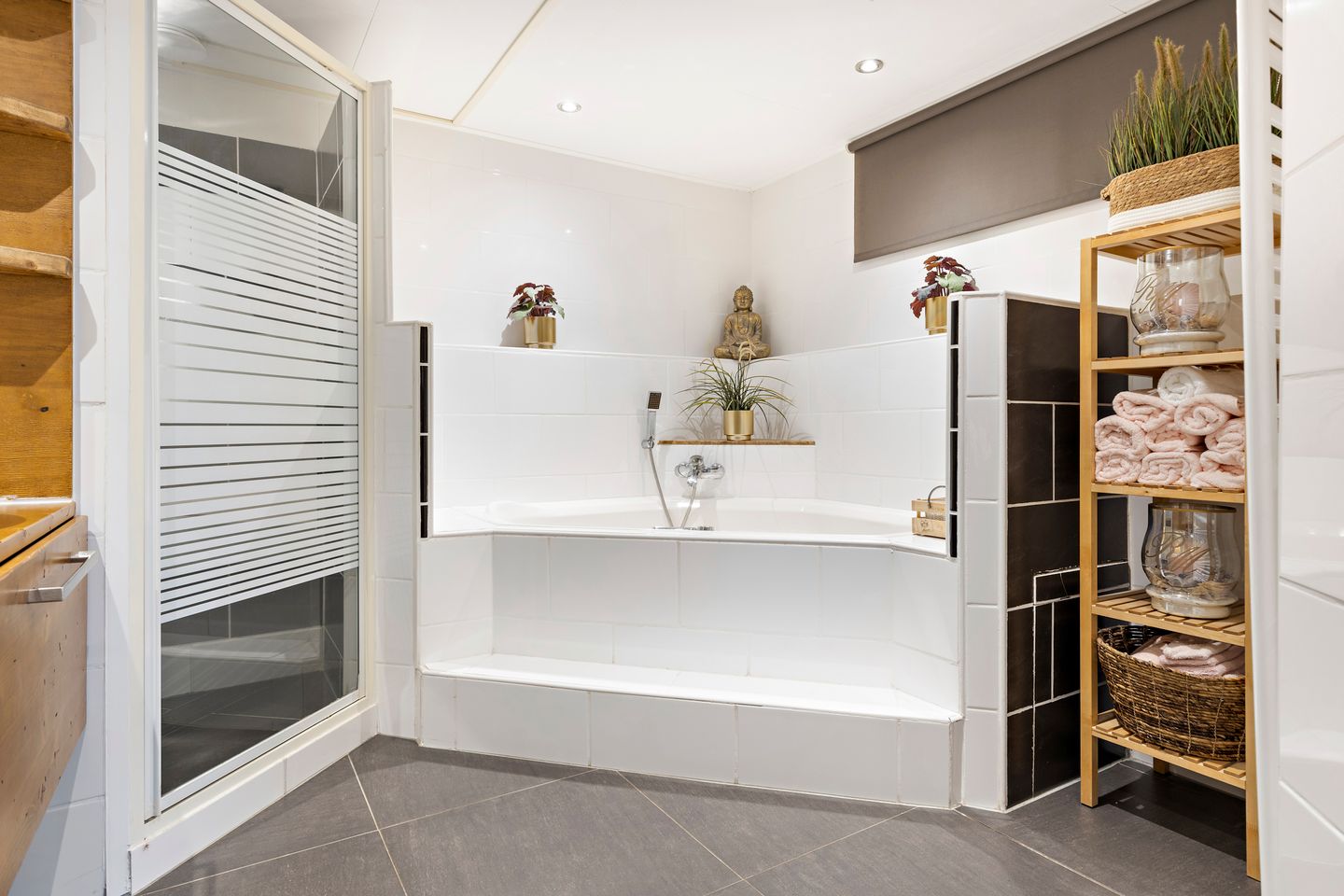 Foto 25 van Middenweg 95